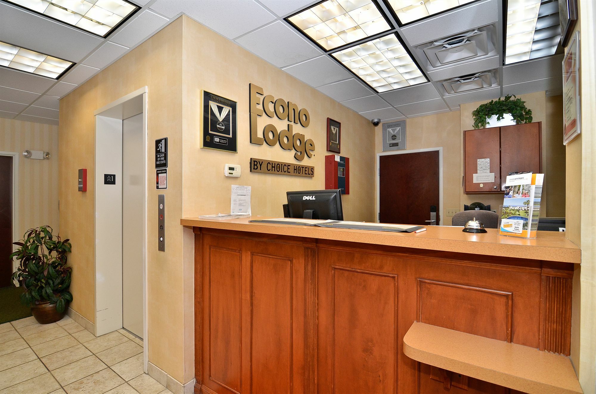 Econo Lodge Valdosta Exteriör bild